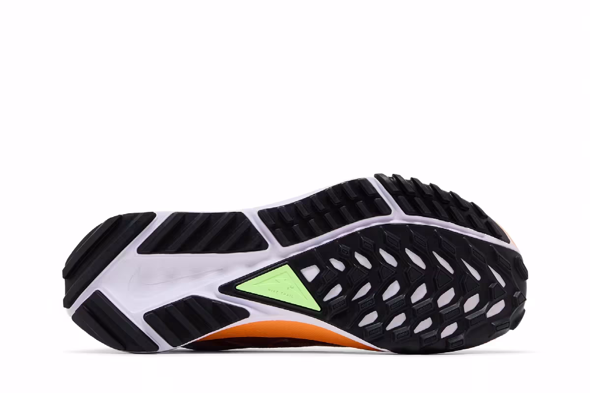 Nike Women's React Pegasus Trail 4 GORE-TEX V2 Purple Smoke Peach Cream, view 5
