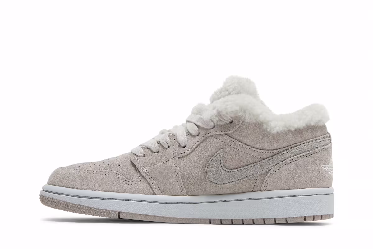 Women's Air Jordan 1 Low SE Sherpa Fleece, view 4