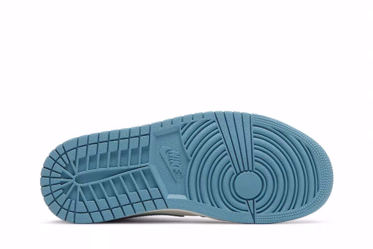 Women's Air Jordan 1 Mid University Blue, view 5