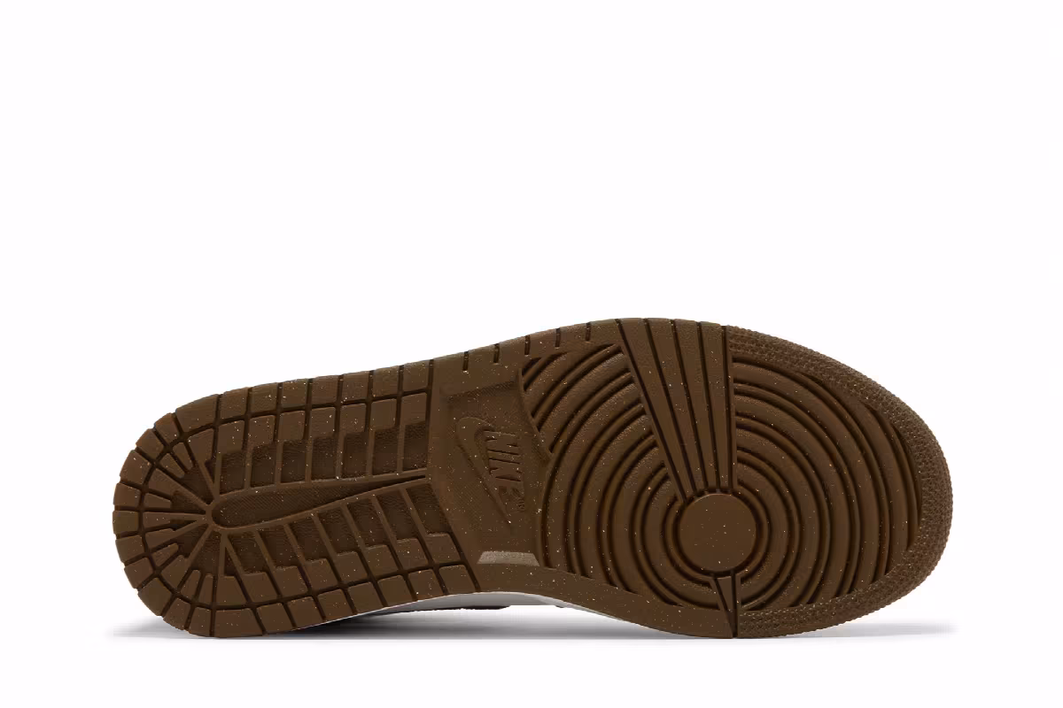 Women's Air Jordan 1 Mid SE Olive Toe, view 5