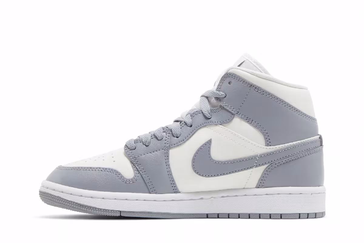 Women's Air Jordan 1 Mid Stealth, view 4