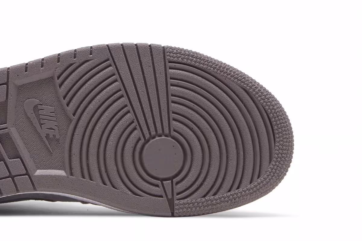 Women's Air Jordan 1 Mid Purple Velvet, view 6