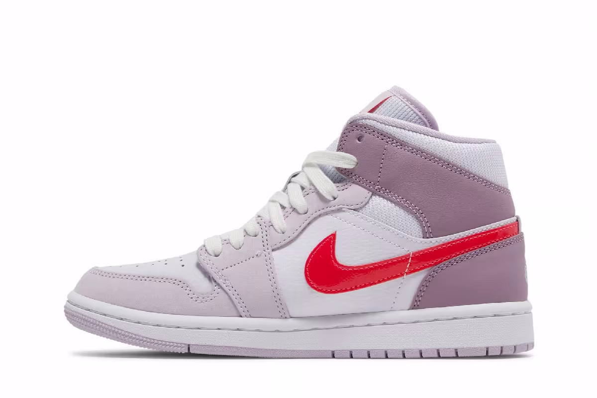 Women's Air Jordan 1 Mid Valentine's Day, view 4