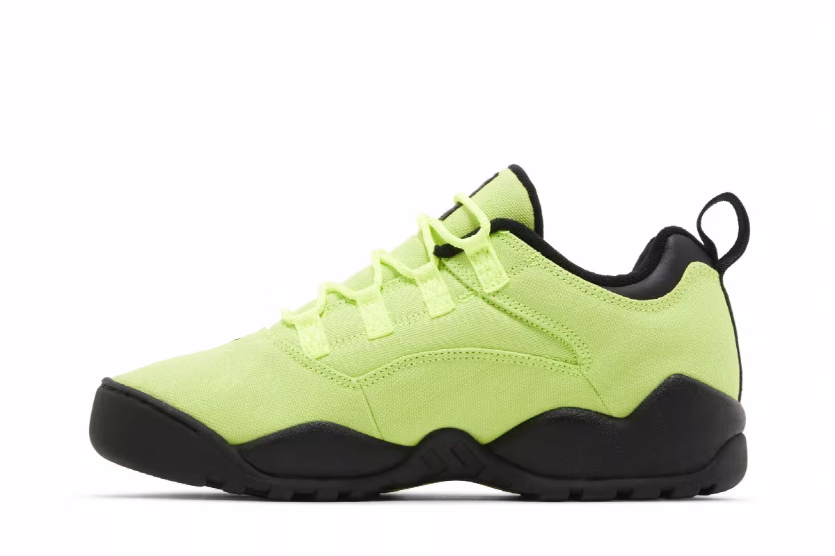 Supreme x Nike Darwin Low SB Volt, view 4
