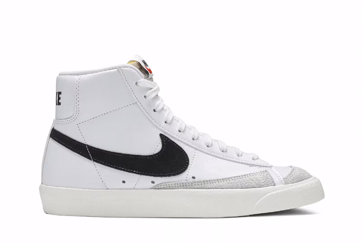Nike Women's Blazer Mid 77 Vintage White Black, view 2