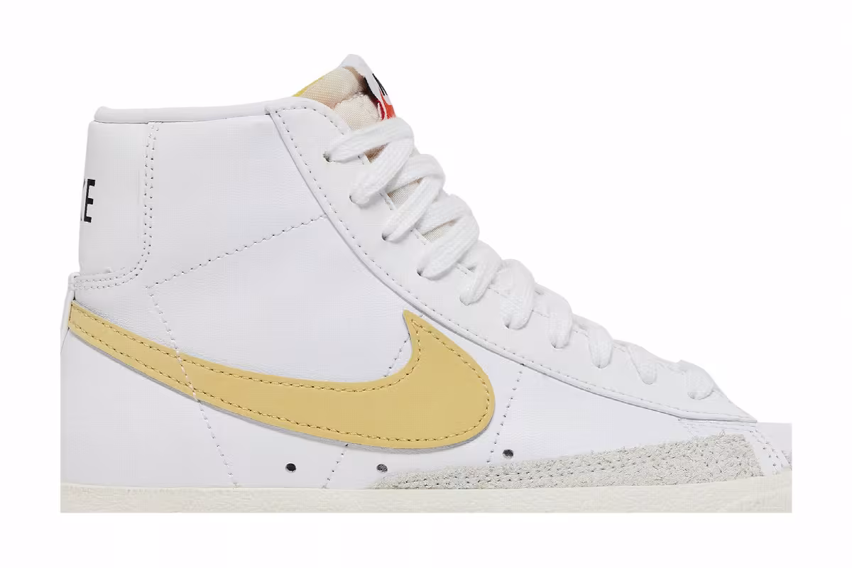Nike Women's Blazer Pale Orange, view 3