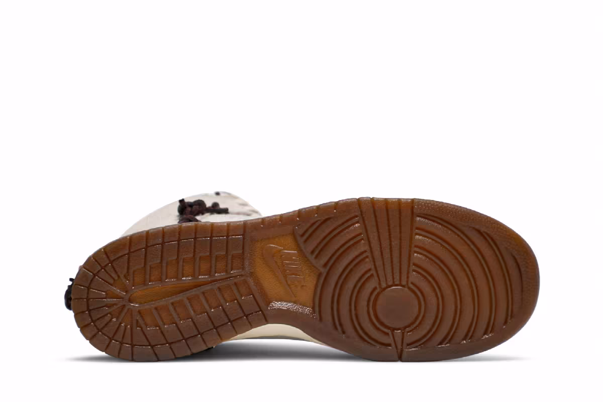 Bodega x Nike Dunk High Friends & Family, view 5