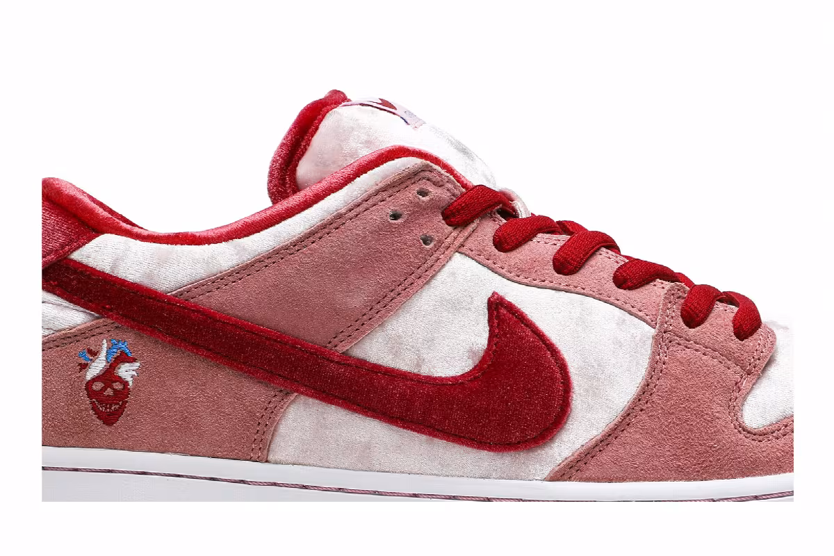 StrangeLove x Nike Dunk Low SB Valentines Day, view 3