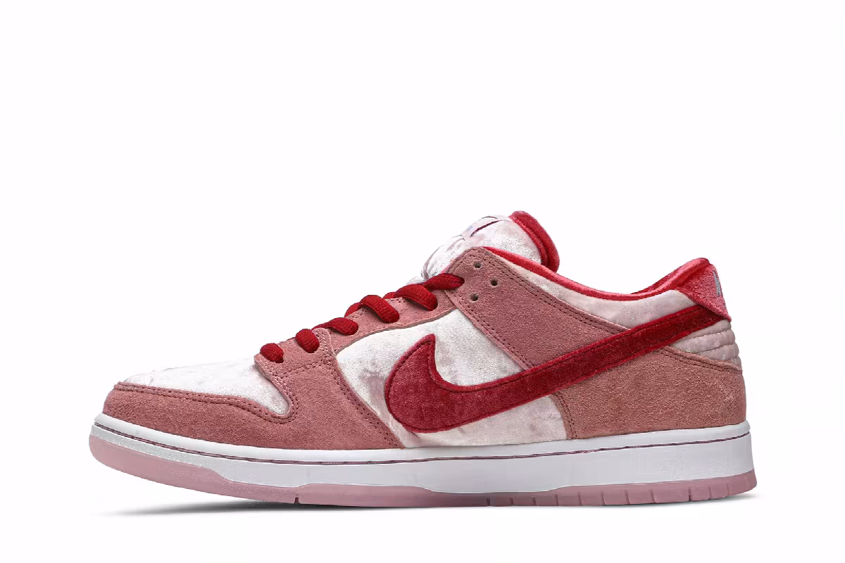 StrangeLove x Nike Dunk Low SB Valentines Day, view 4