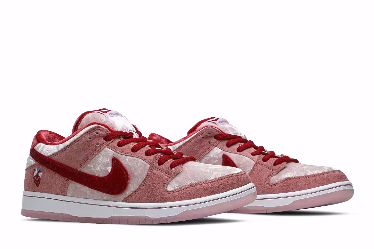 StrangeLove x Nike Dunk Low SB Valentines Day, view 9