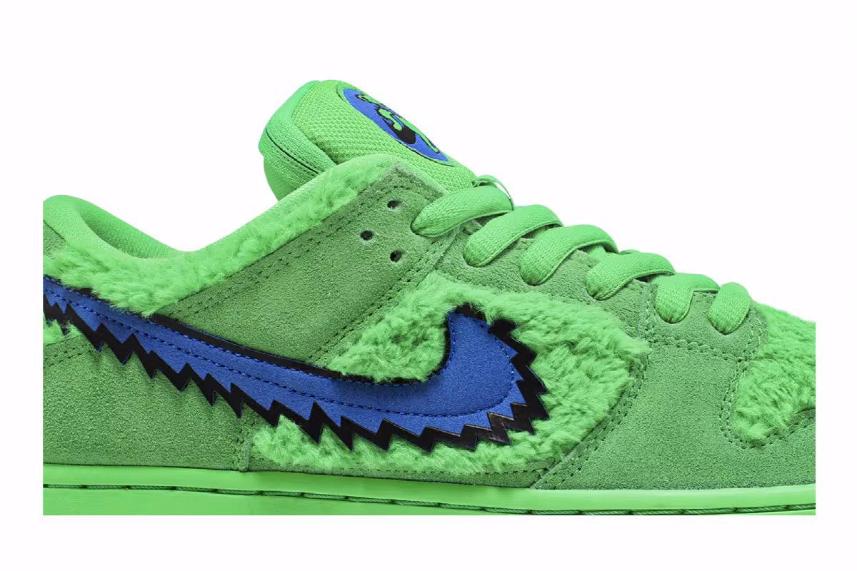Grateful Dead x Nike Dunk Low SB Green Bear, view 3