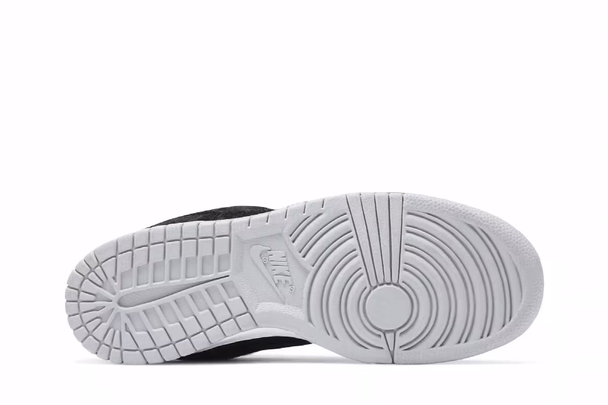 Medicom Toy x Nike Dunk Low SB BE@RBRICK, view 5