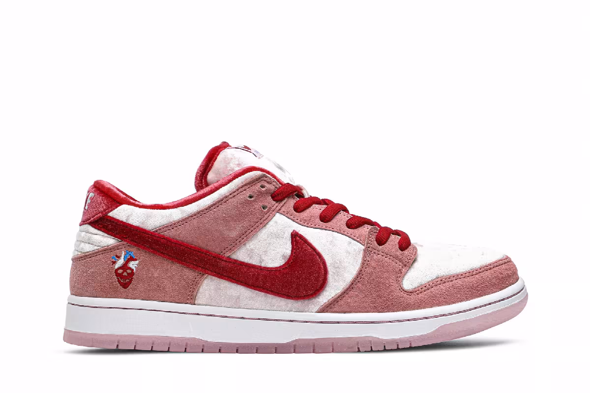 StrangeLove x Nike Dunk Low SB Valentine's Day, view 2