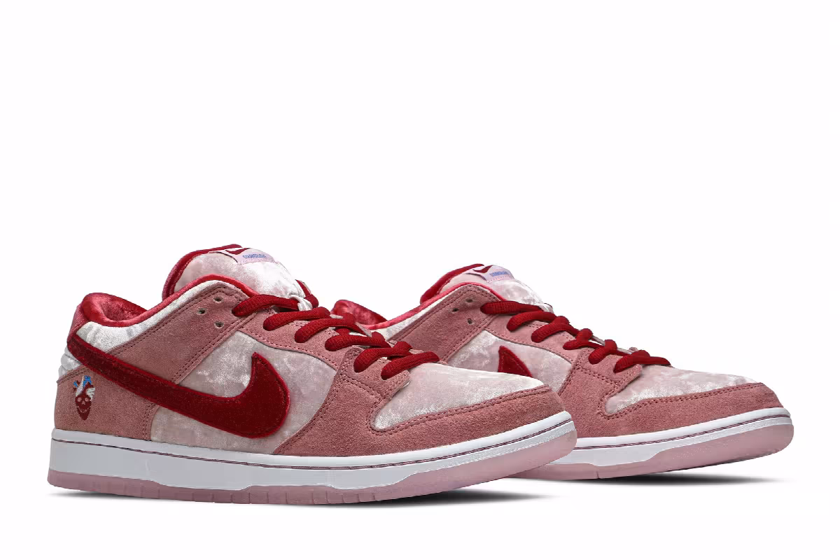 StrangeLove x Nike Dunk Low SB Valentine's Day, view 9