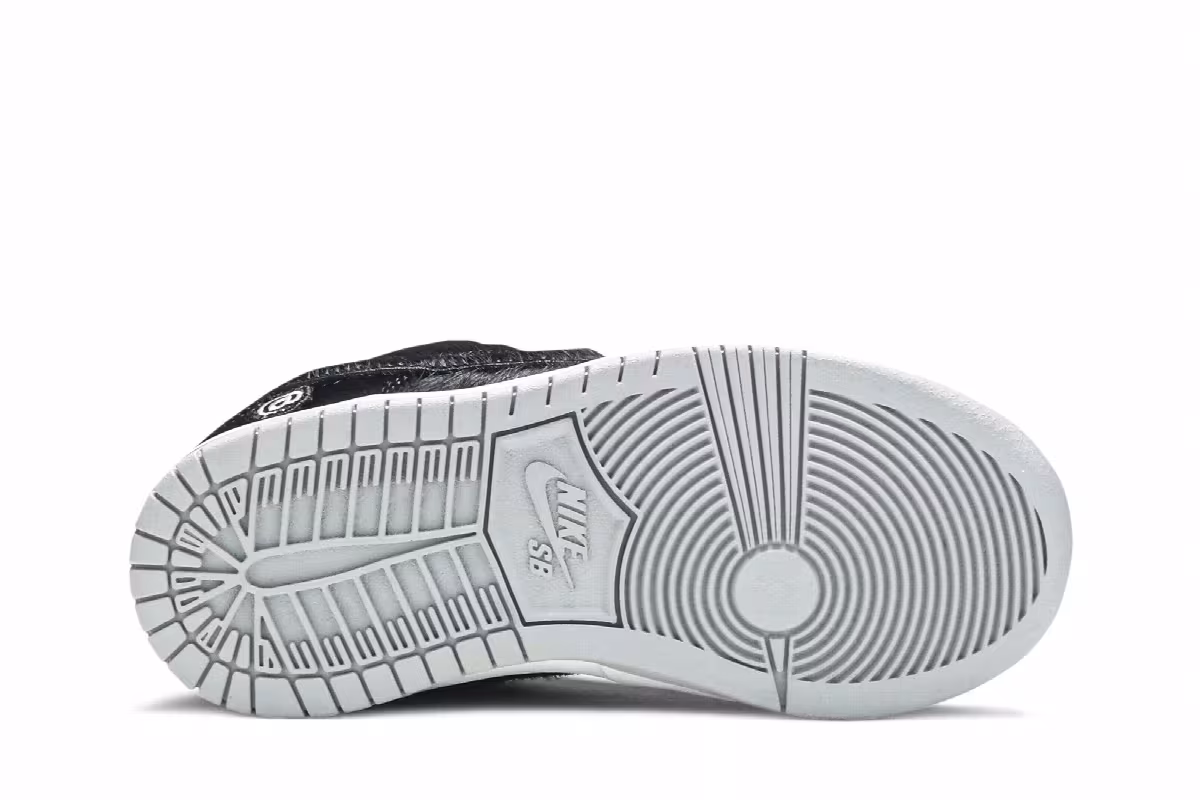 Medicom Toy x Nike Dunk Low SB PS BE@RBRICK, view 5