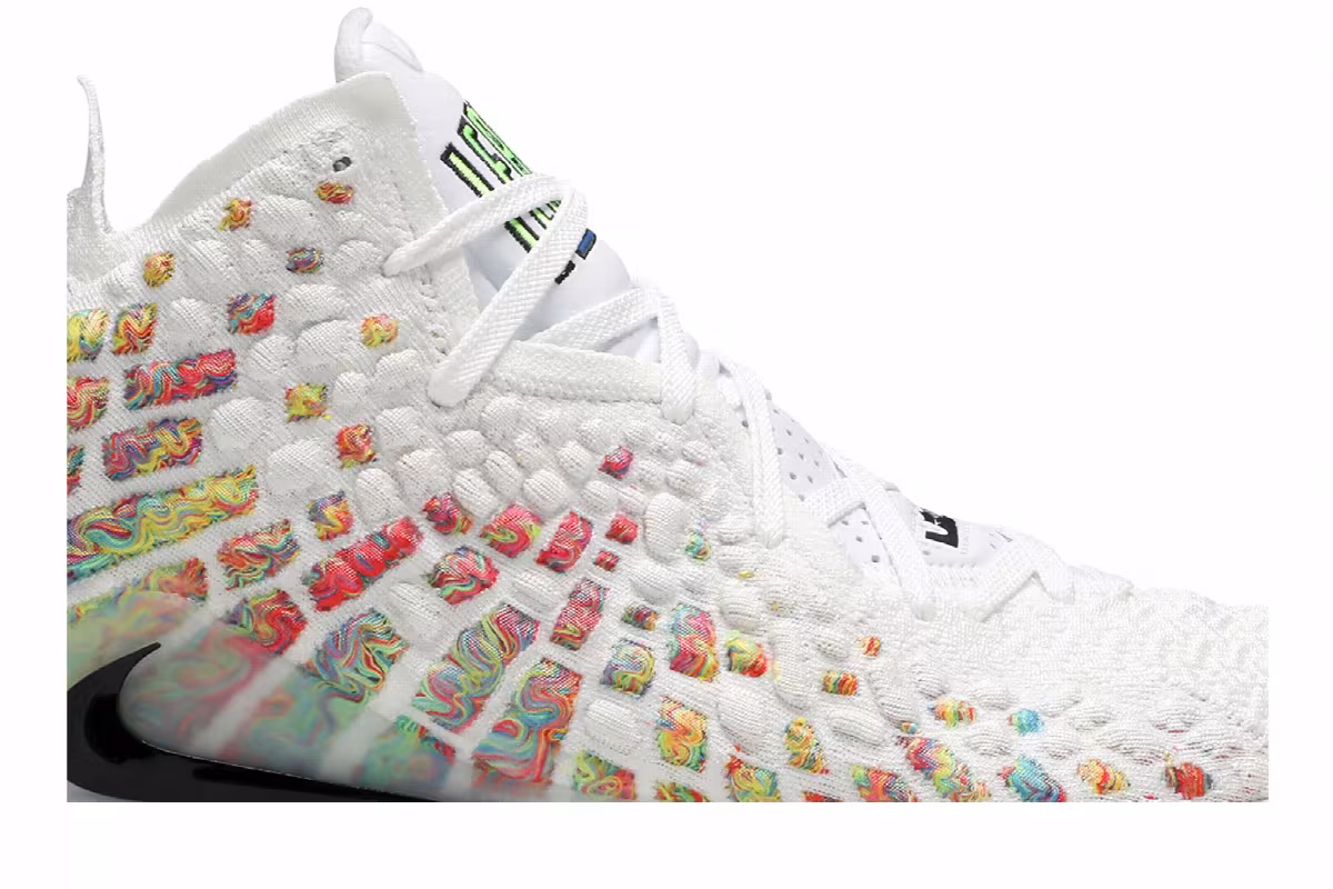 Nike LeBron 17 Air Command Force, view 3