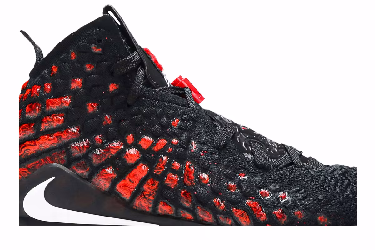 Nike LeBron 17 Infrared VI, view 3