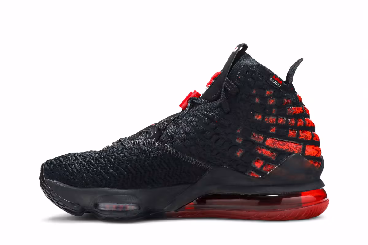 Nike LeBron 17 Infrared VI, view 4