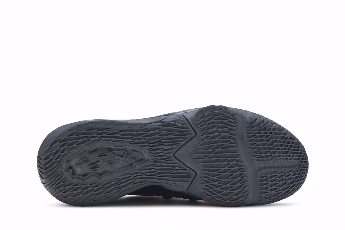 Nike LeBron 17 Low Bred, view 5