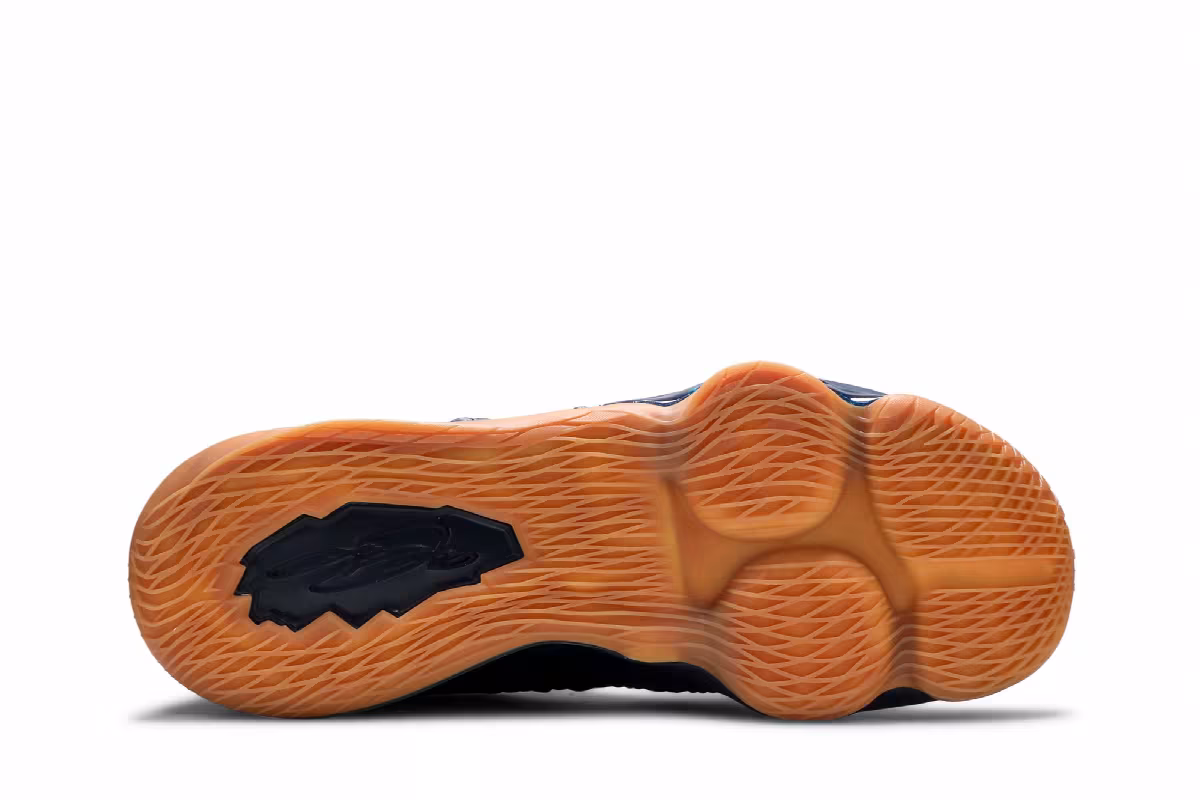 Nike LeBron 17 UConn, view 5