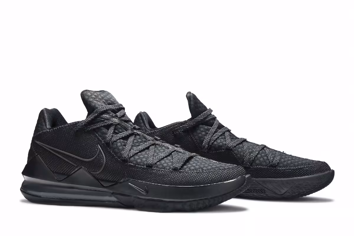 Nike LeBron 17 Low Triple Black, view 9