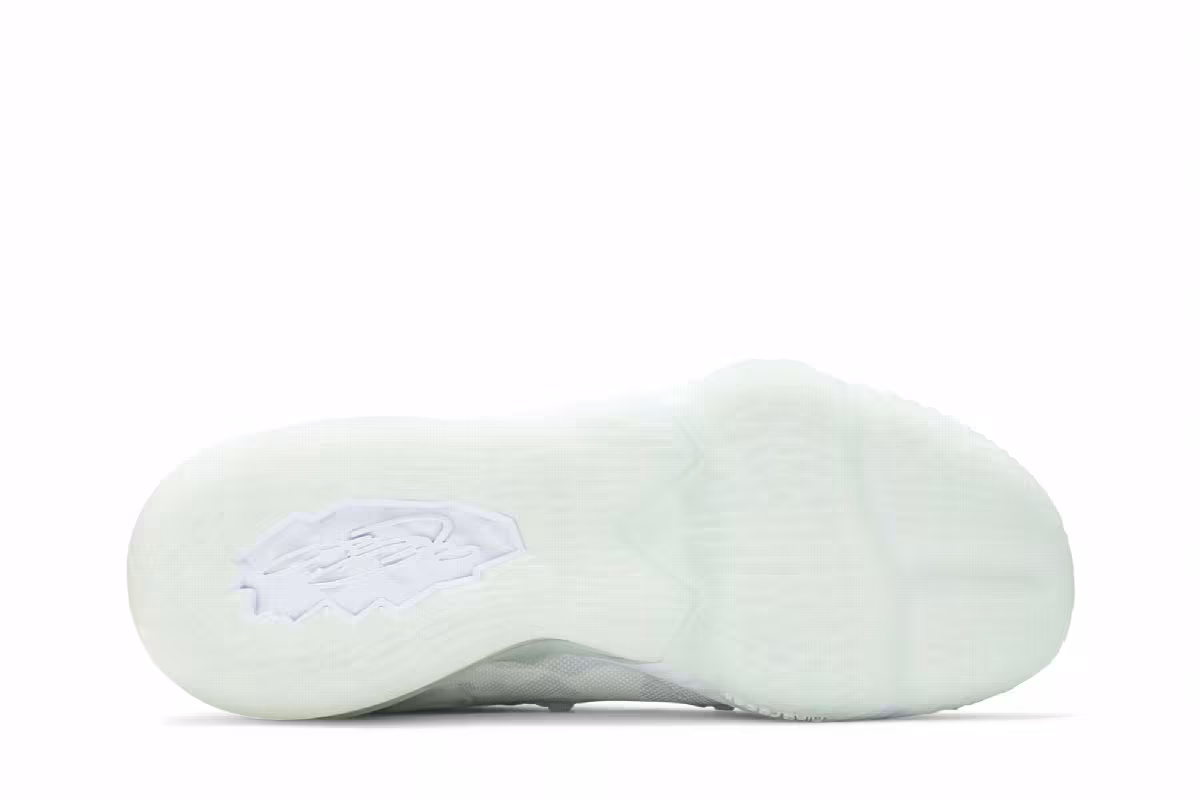 Nike LeBron 17 Low White Camo, view 5