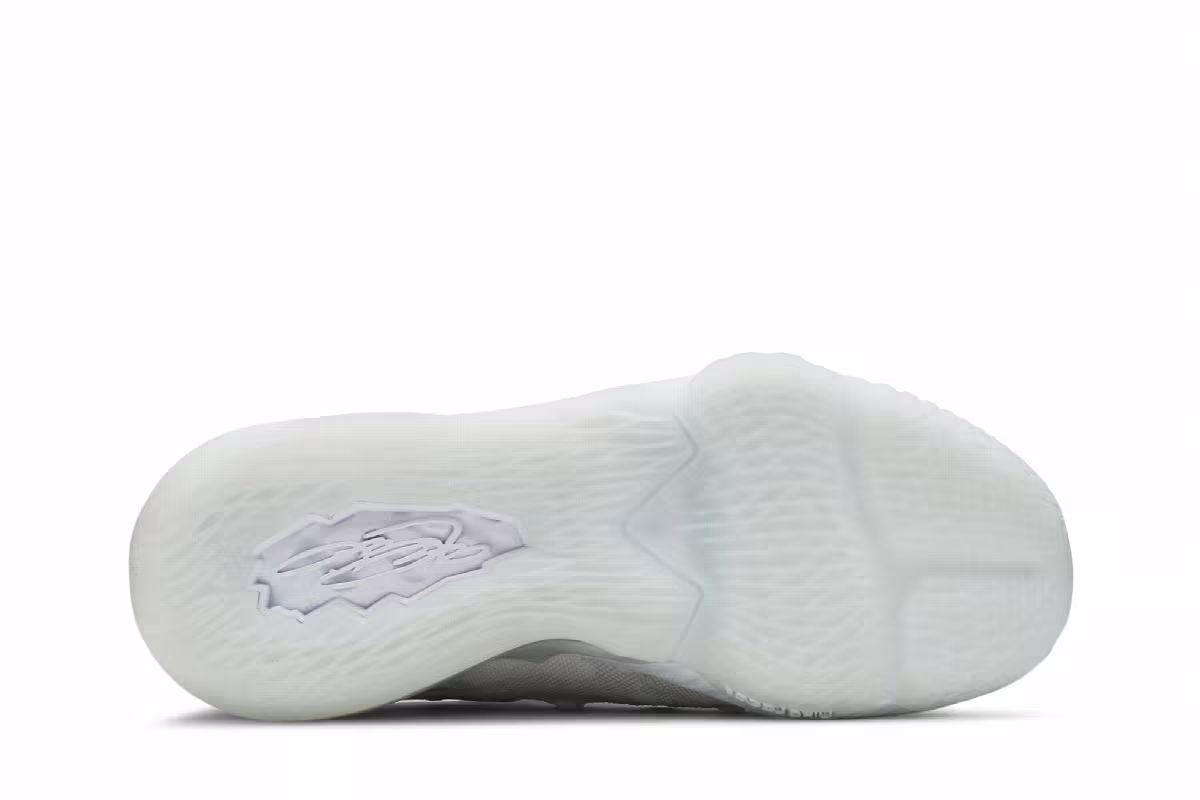 Nike LeBron 17 Low EP White Camo, view 5