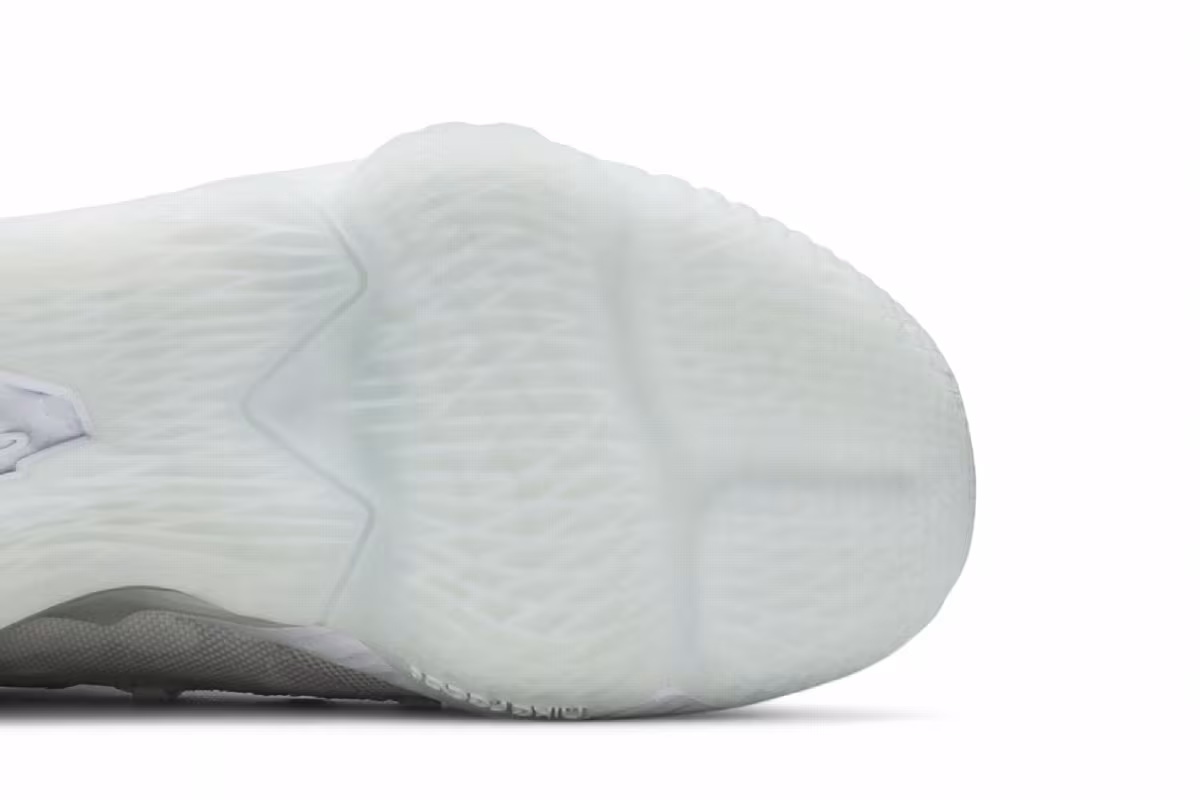 Nike LeBron 17 Low EP White Camo, view 6