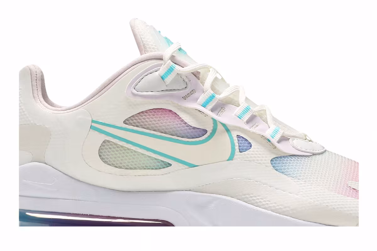 Nike Women's Air Max 270 React SE Light Gradient, view 3