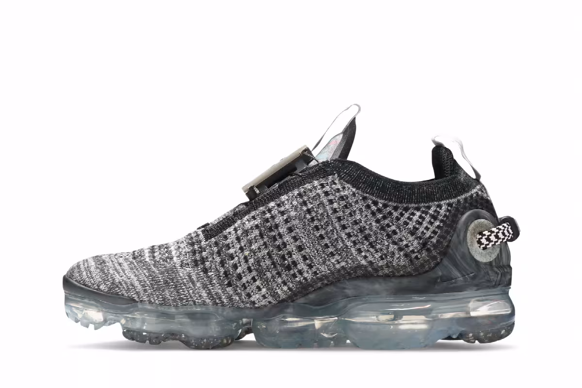 Nike Women's Air Vapormax 2020 Flyknit Oreo, view 4