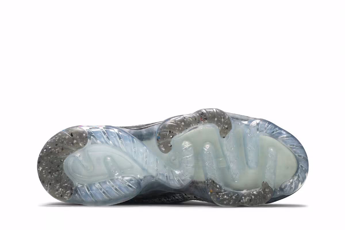 Nike Women's Air Vapormax 2020 Flyknit Oreo, view 5