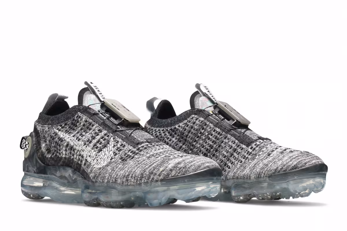 Nike Women's Air Vapormax 2020 Flyknit Oreo, view 9