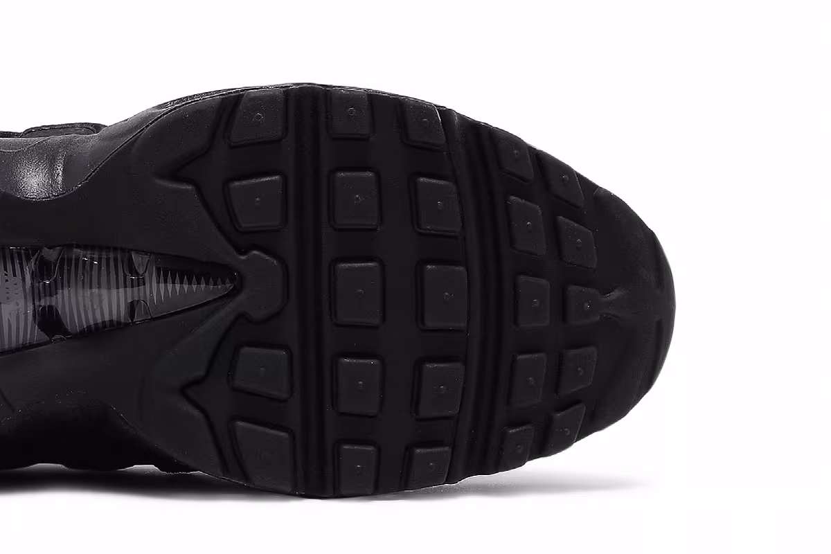 Nike Air Max 95 Essential Triple Black, view 6