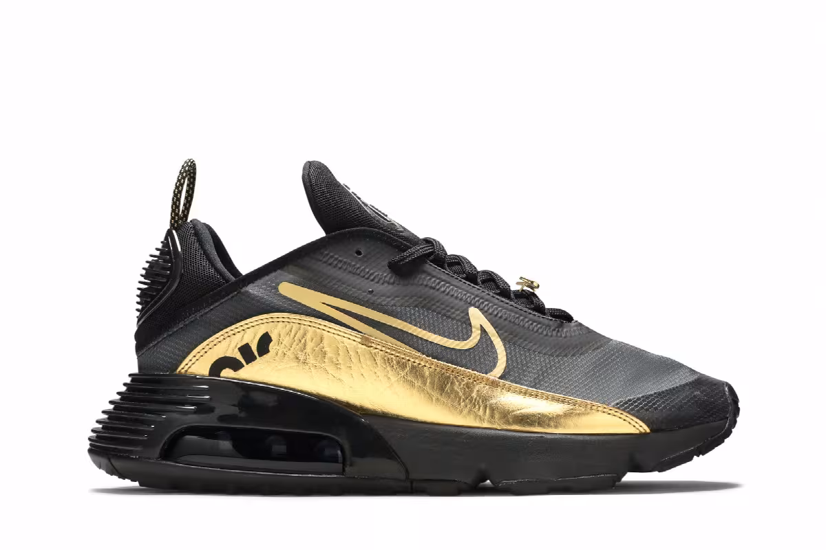 Nike Air Max 2090 Black Metallic Gold, view 2