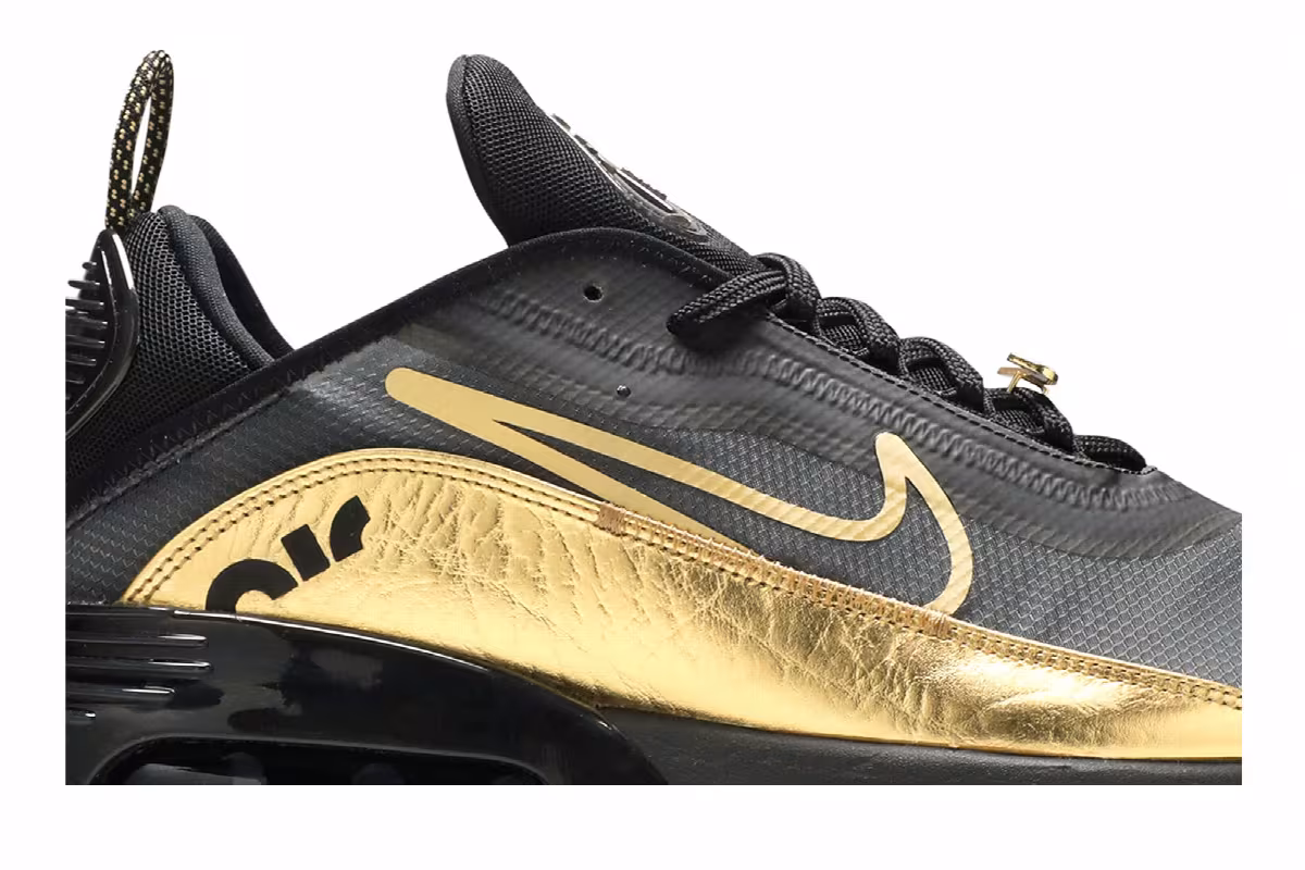 Nike Air Max 2090 Black Metallic Gold, view 3