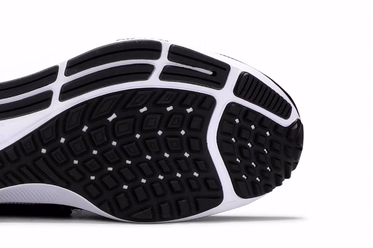 Nike Air Zoom Pegasus 37 FlyEase Black White, view 6