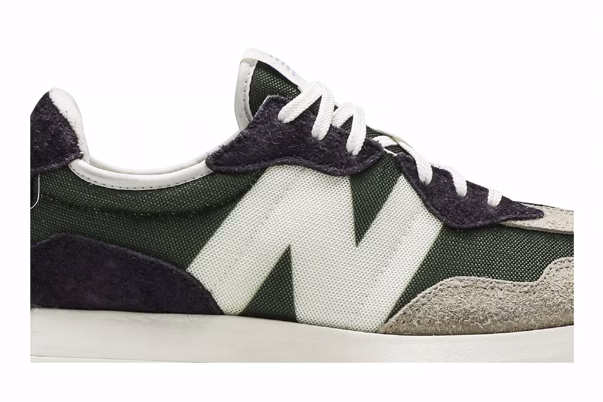 New Balance Women's 327 Oak Leaf Green, view 3