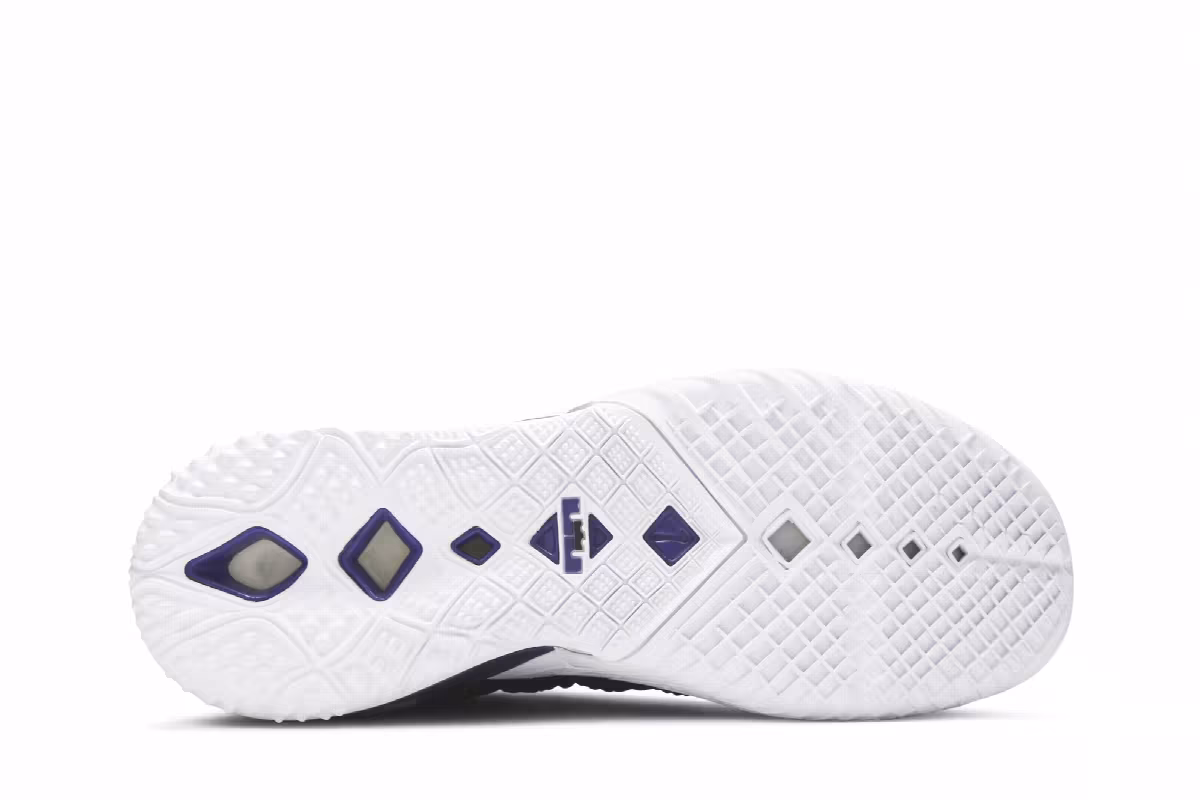 Nike LeBron 18 EP Lakers, view 5