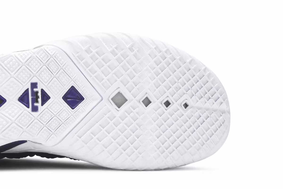Nike LeBron 18 EP Lakers, view 6
