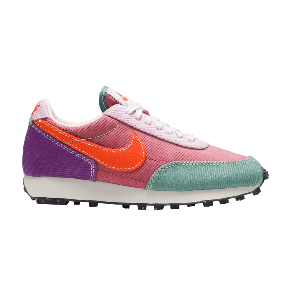 Nike Women's Daybreak Corduroy - Desert Berry