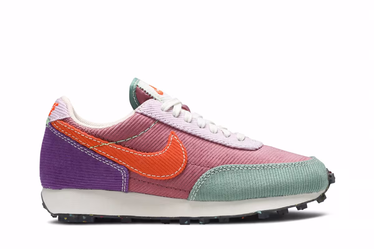 Nike Women's Daybreak Corduroy - Desert Berry, view 2