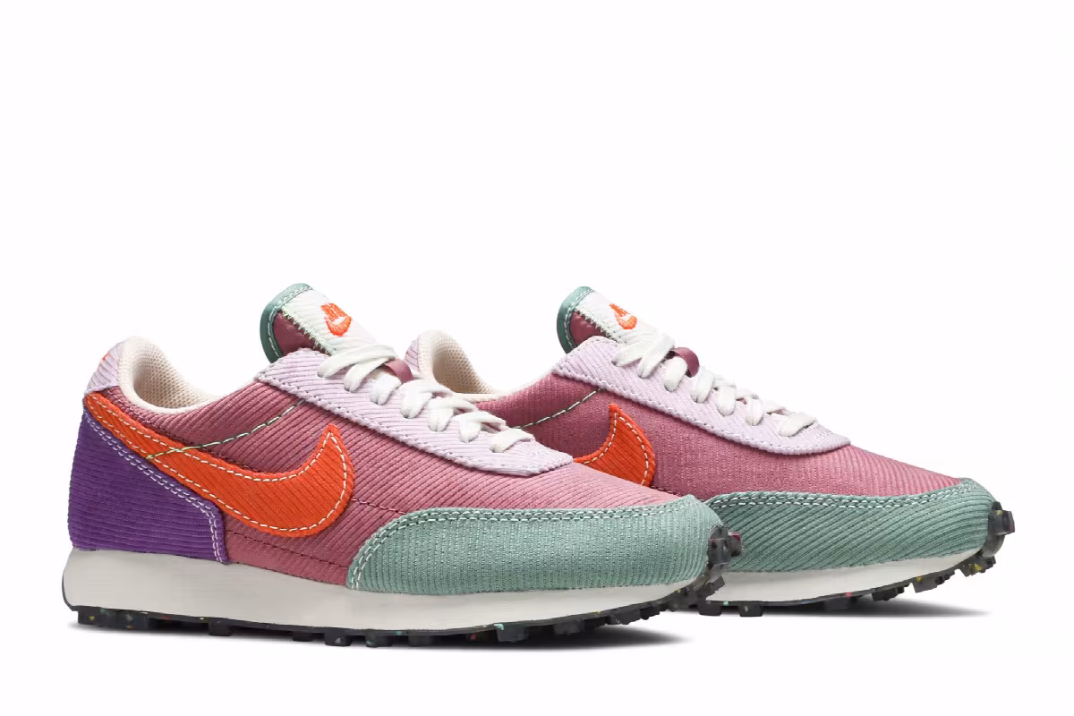 Nike Women's Daybreak Corduroy - Desert Berry, view 9