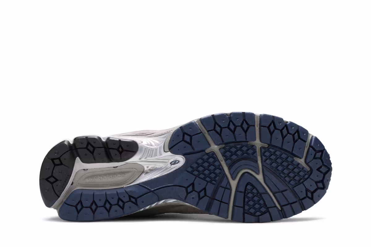 New Balance 2002R OG Light Grey, view 5
