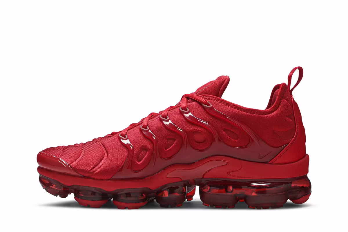 Nike Air VaporMax Plus Triple Red, view 4