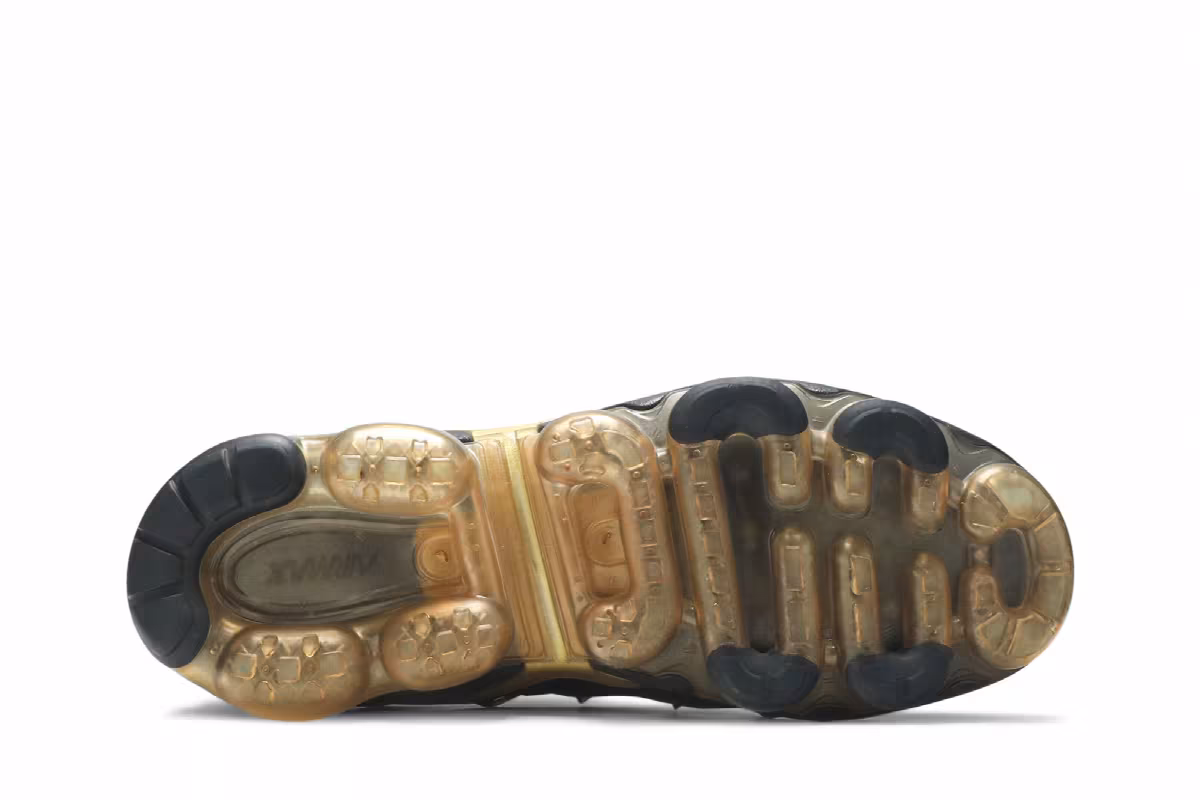 Nike Air VaporMax Plus Black Gold, view 5
