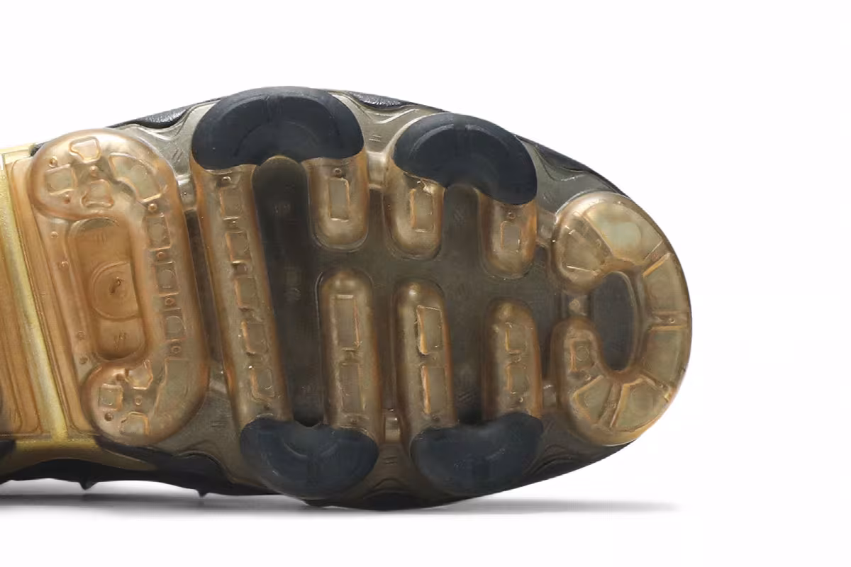 Nike Air VaporMax Plus Black Gold, view 6