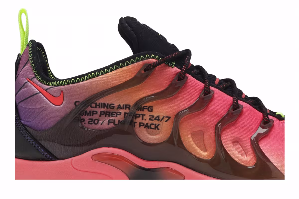 Nike Air VaporMax Plus Laser Crimson, view 3