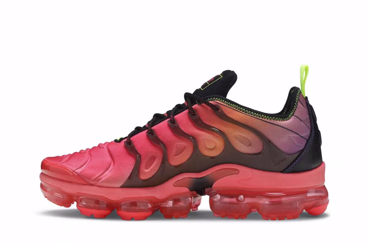 Nike Air VaporMax Plus Laser Crimson, view 4