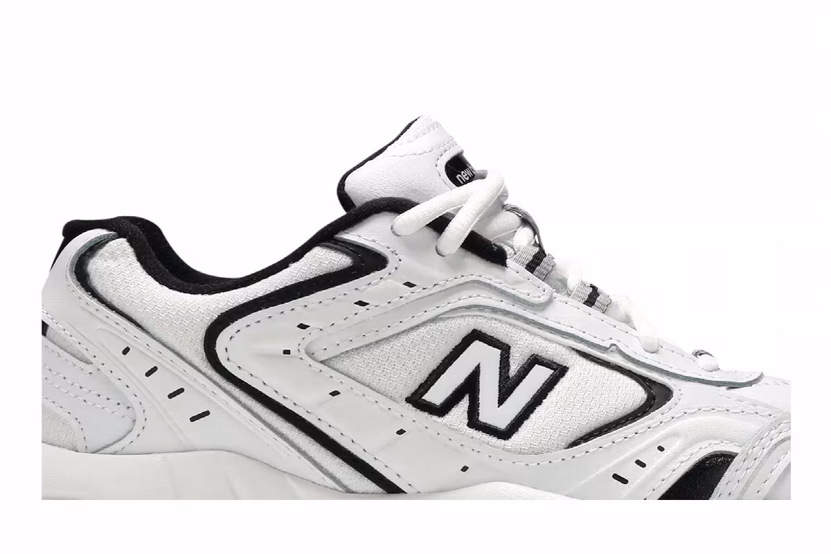 New Balance Women's 452 White Black, view 3