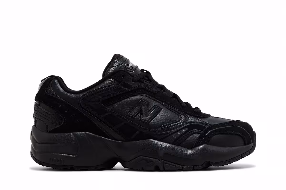 New Balance Women's 452 Triple Black, view 2